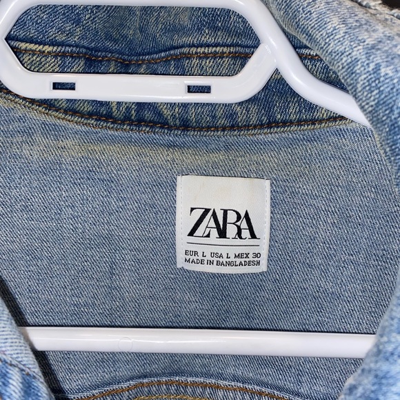 Barely worn Zara denim jacket - Picture 2 of 2